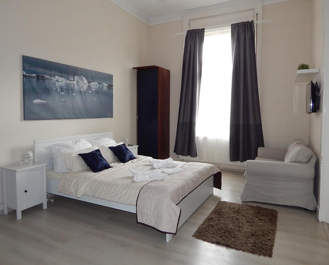 Budapesteasyflat Wesselenyi Luaran gambar